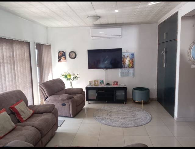 3 BEDROOM HOUSE FOR SALE IN SILVERGLEN